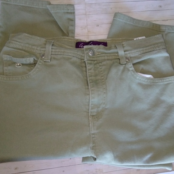 Gloria Vanderbilt Jeans - Picture 5 of 5